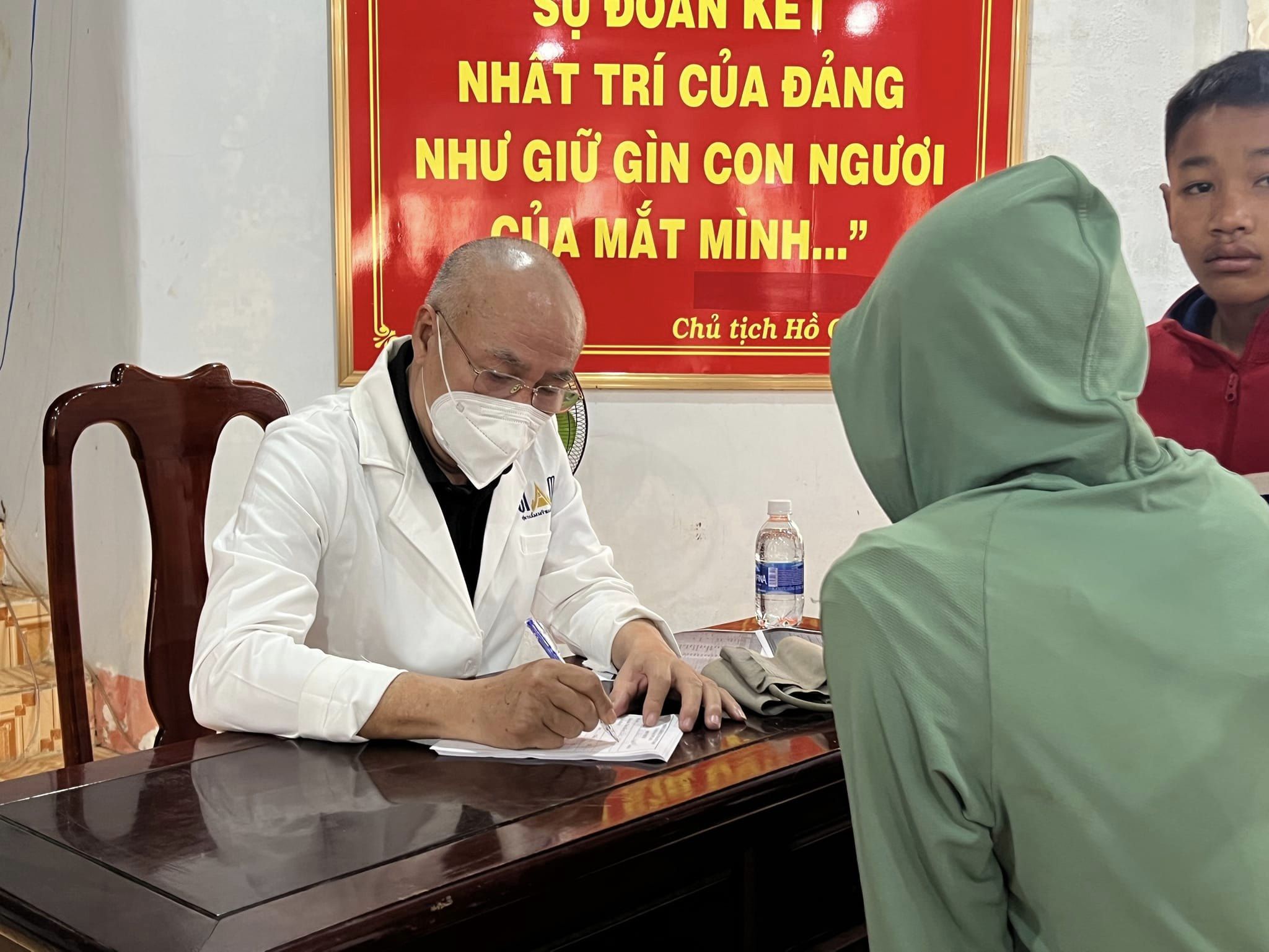 Dr. Huân tham gia chương trình khám chữa bệnh từ thiện 2022