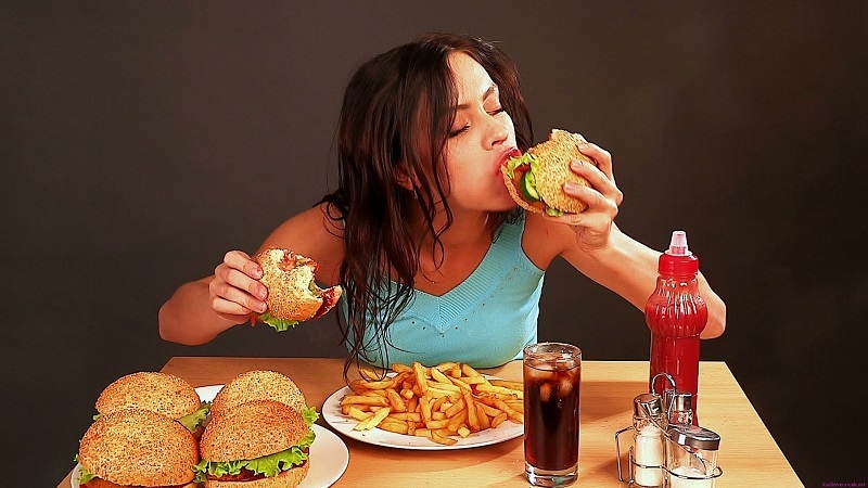 Tiêu thụ quá nhiều calo và chất béo bão hòa sẽ gây béo phì