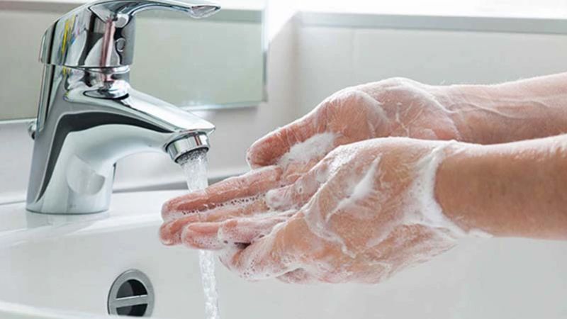Rửa tay thường xuyên cũng là cách để phòng ngừa nhiễm khuẩn